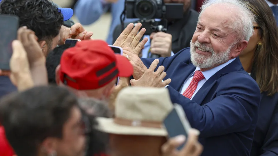 Eleições 2026: Lula supera Tarcísio, Michelle e Flávio no 1º turno - img