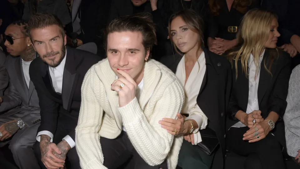 Família Beckham "acolheria" Brooklyn: "Não querem perder um filho" - img
