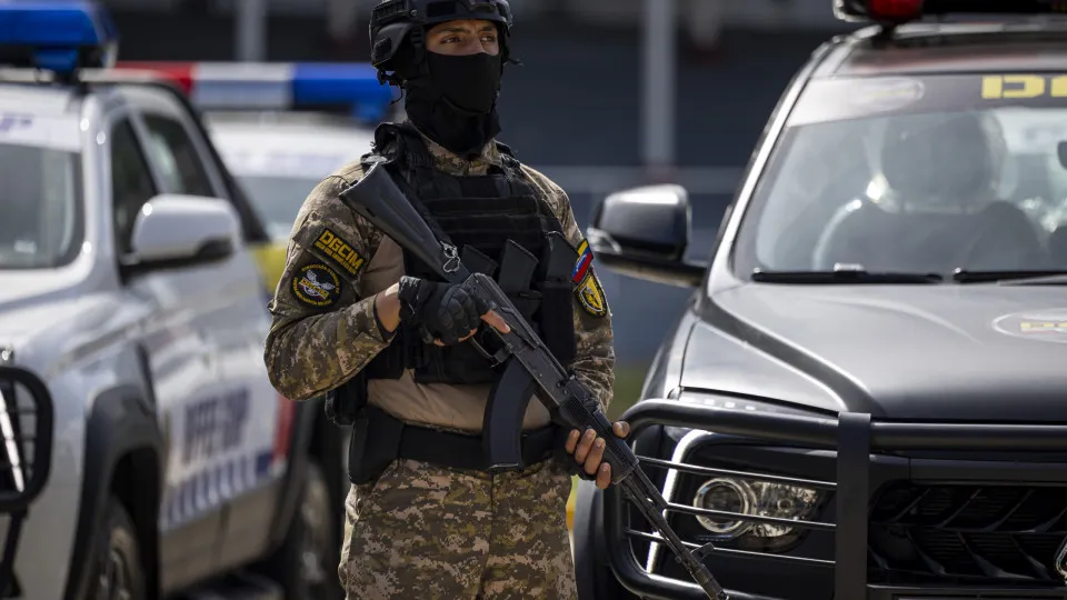 Governo venezuelano diz que ataque dos EUA causou pelo menos 100 mortos - img