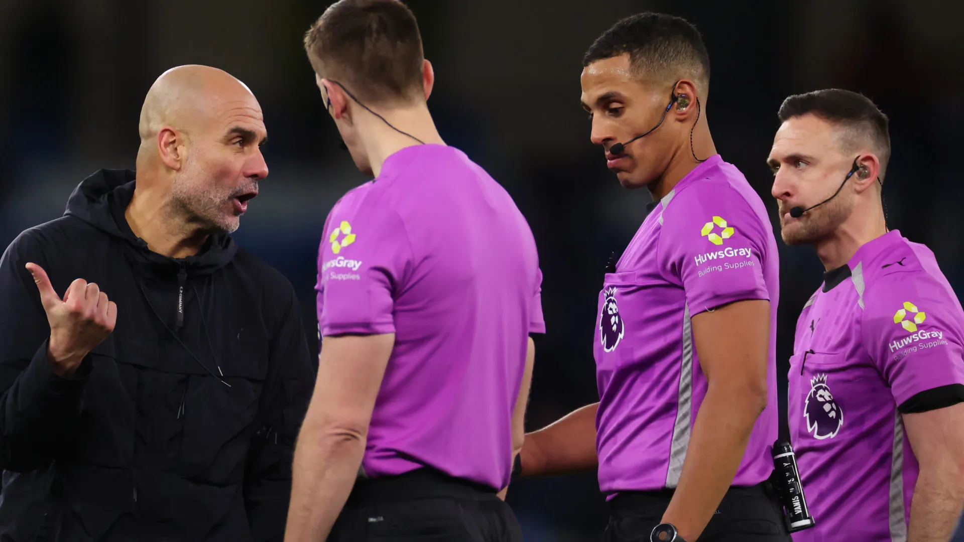 Guardiola não esquece Diogo Dalot: "Que venha o Howard Webb..." - img