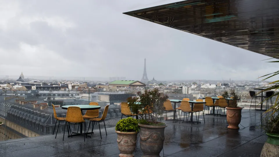 Homem é acusado de agressão sexual em terraço de restaurante em Paris - img