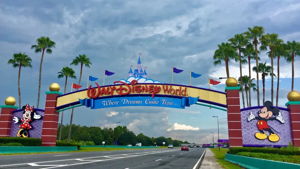 Homem é encontrado morto em estacionamento do Walt Disney World - img