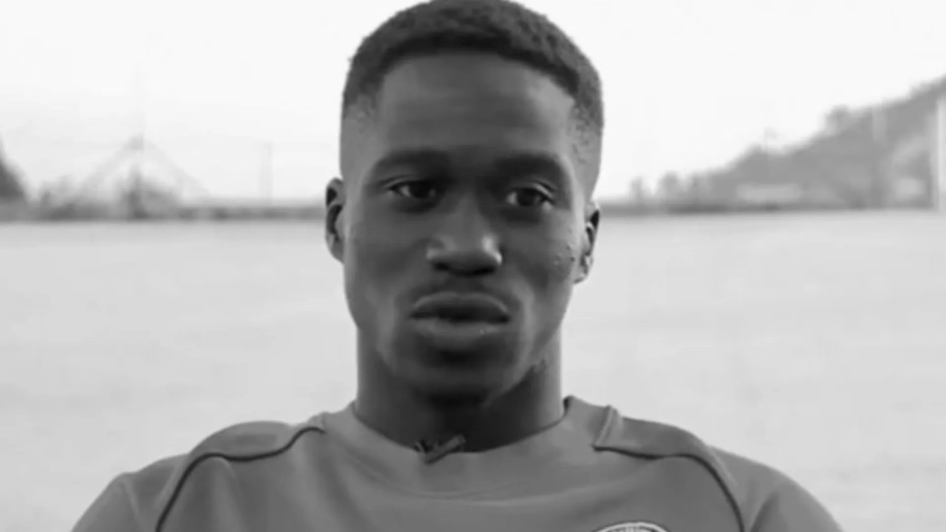 Jogador tem mal súbito em campo e morre aos 27 anos - img