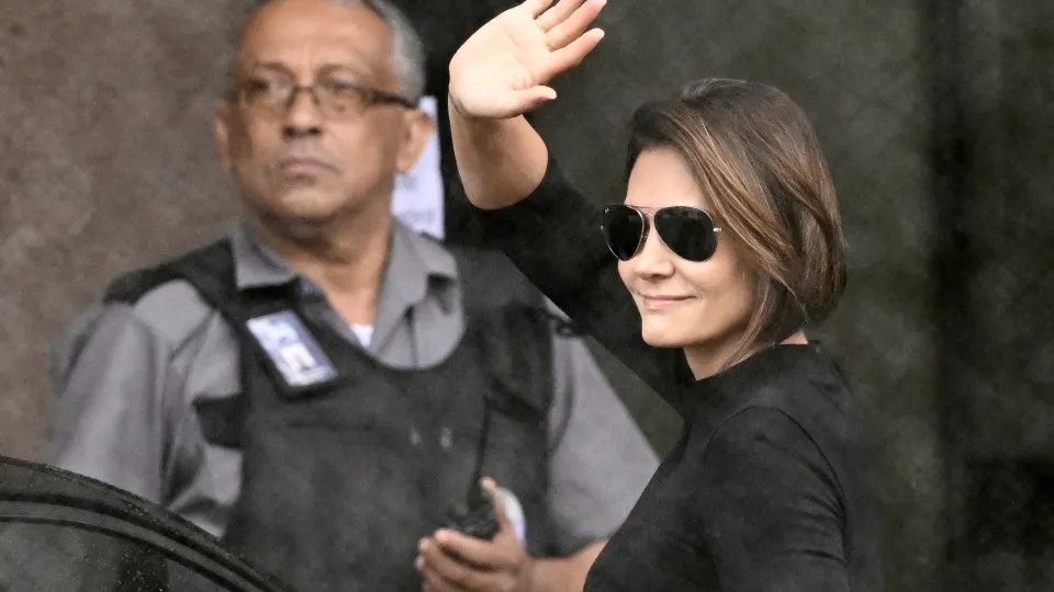 Michelle testa popularidade de Tarcísio nas redes, retoma viagens e sinaliza ressentimento com Flávio 1 Michelle testa popularidade de Tarcísio nas redes, retoma viagens e sinaliza ressentimento com Flávio - img