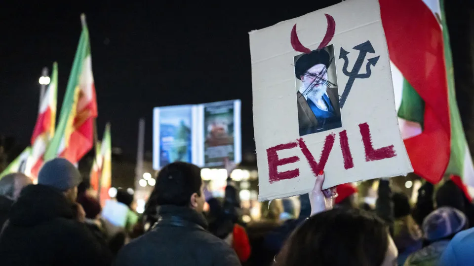 Mortes em protestos no Irã passam de 2,5 mil, diz ONG de direitos humanos - img