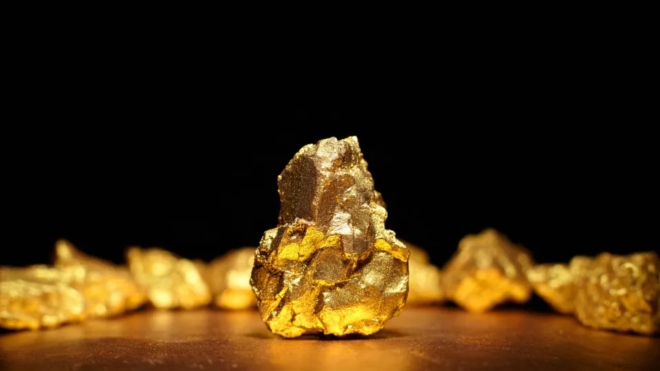 Ouro fecha em alta com dólar fraco em meio a sinais de alívio geopolítico no Irã - img