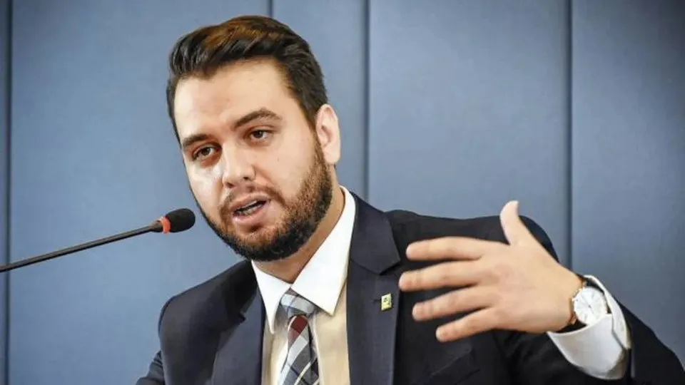 Defesa de Filipe Martins pede ao STF revogação de prisão e nega uso do LinkedIn - img