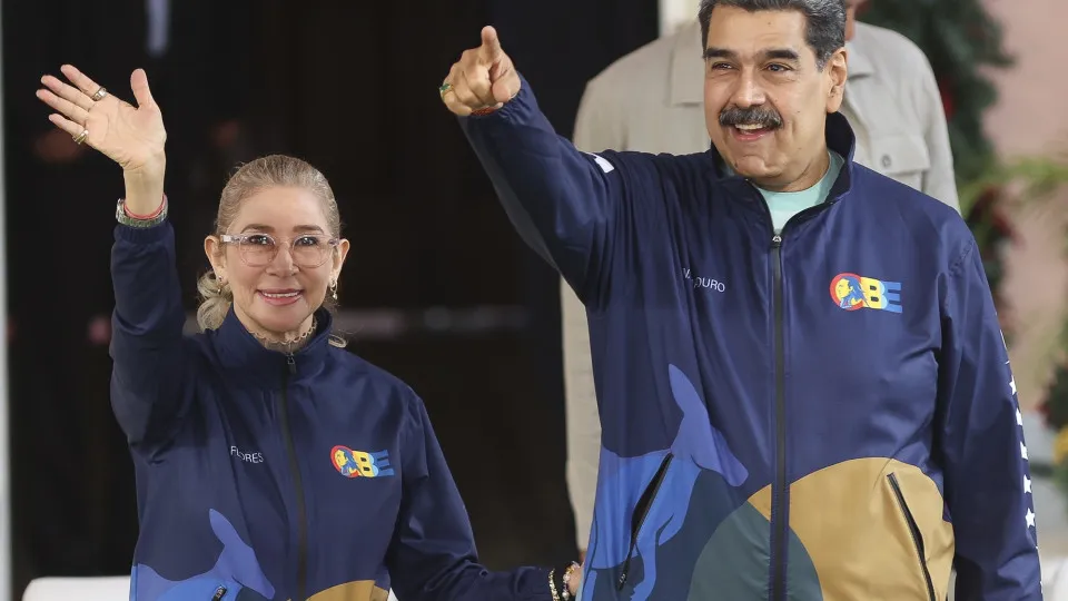 Quem é Cilia Flores, a poderosa esposa de Maduro que foi capturada após ataque dos EUA - img