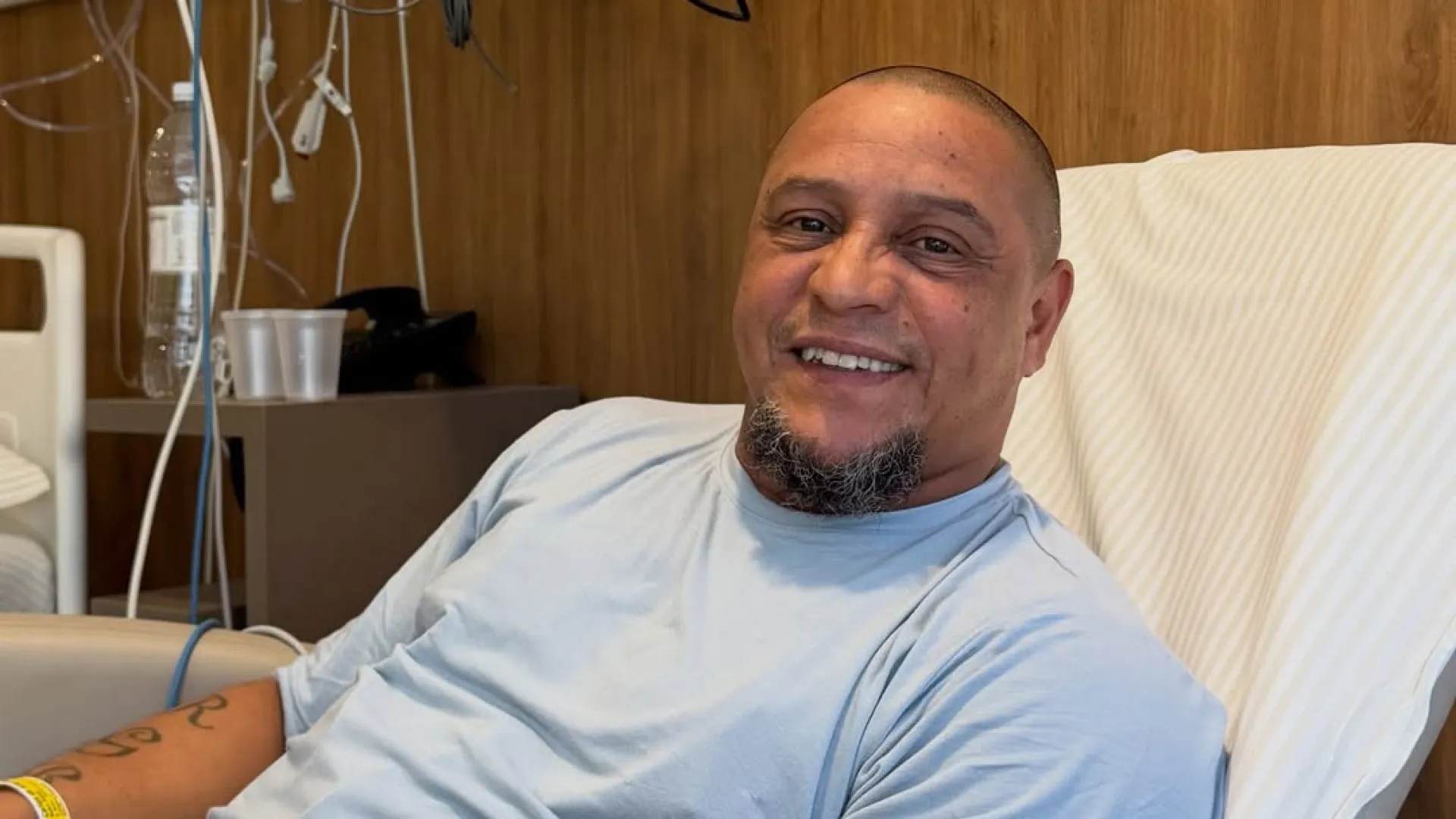 Roberto Carlos fala após cirurgia: 'Não tive ataque cardíaco" - img