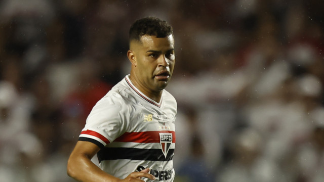 Vitor Roque passa por exames, não tem lesão e vira alívio no Palmeiras 1 Vitor Roque passa por exames, não tem lesão e vira alívio no Palmeiras - img