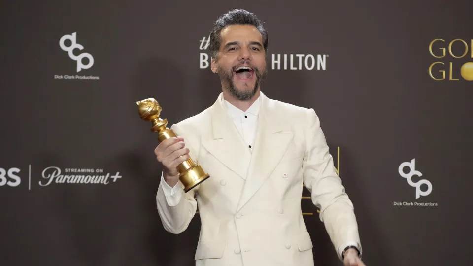 Wagner Moura samba após vitórias no Globo de Ouro; veja - img