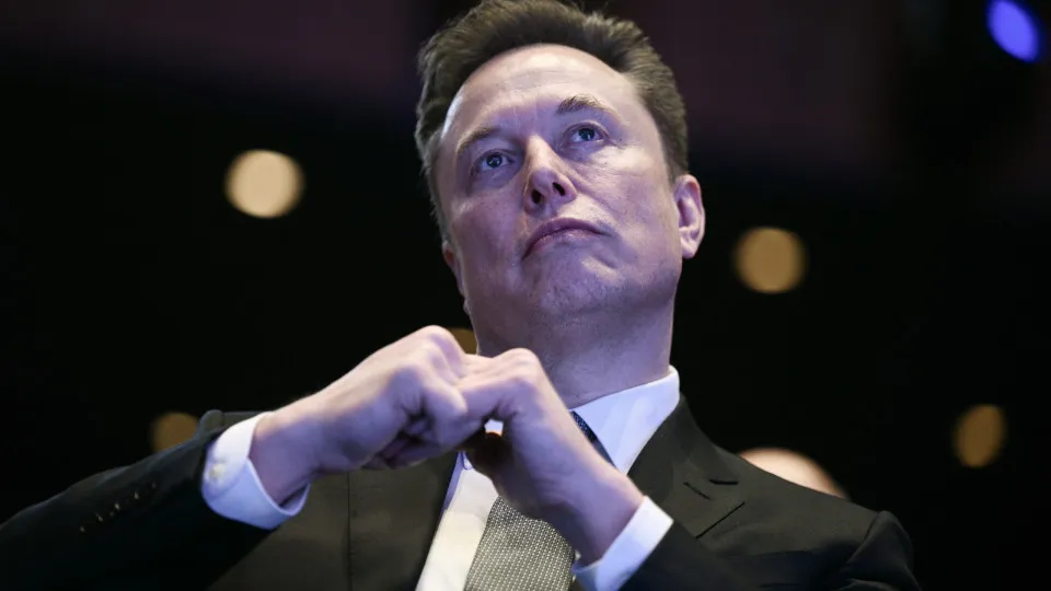 Musk chama Sánchez de “traidor” e ataca política migratória da Espanha - img