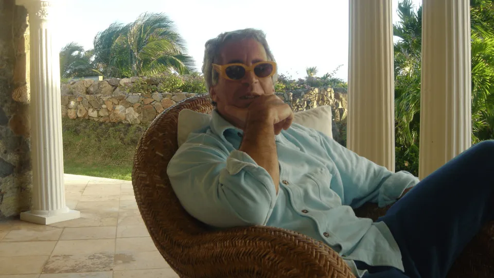 Jeffrey Epstein se descreveu como "predador sexual de categoria um" - img