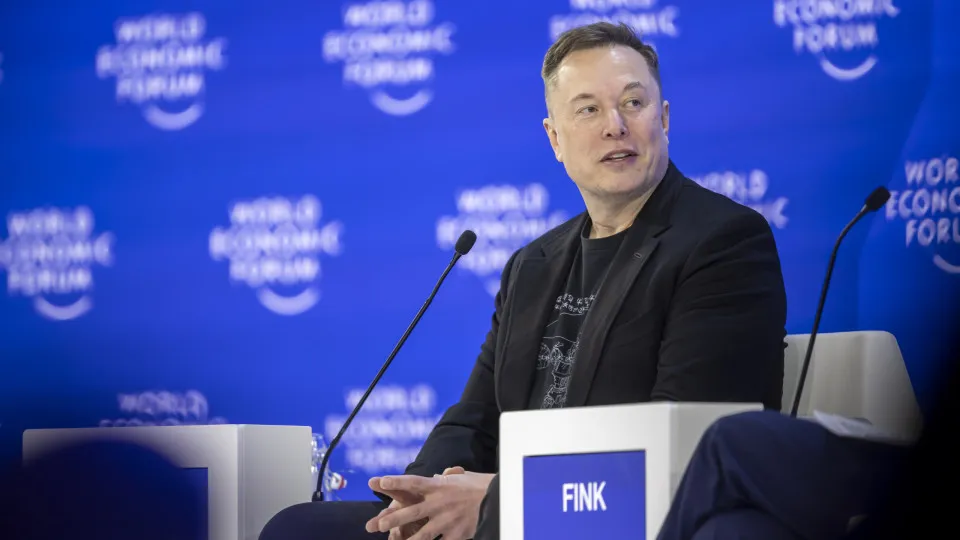 Justiça francesa convoca Elon Musk em inquérito sobre pornografia no X - img