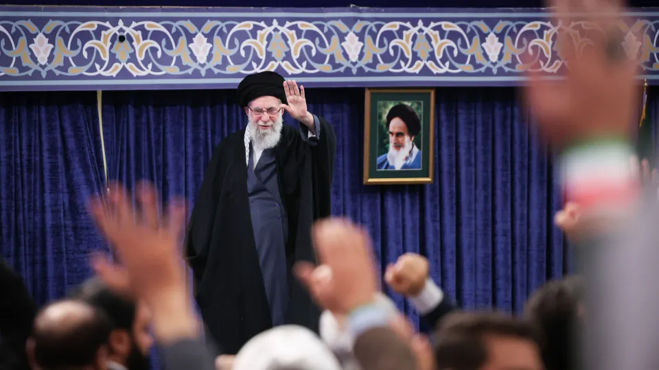 Khamenei diz que Trump não destruirá a República Islâmica - img