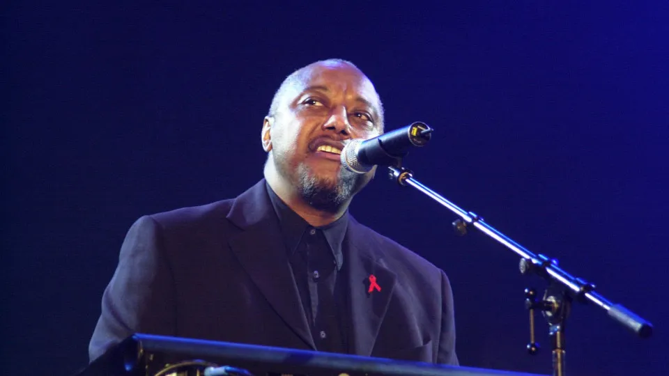 Labi Siffre, cantor do soul, soft rock e R&B, anuncia seu primeiro álbum em 28 anos - img