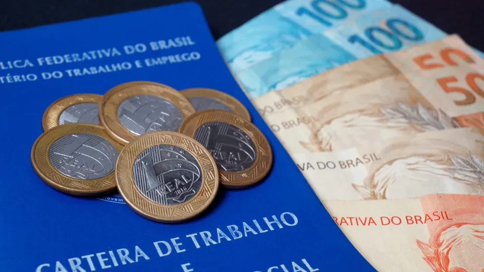 Salário de admissão bate recorde com apagão de mão de obra e alta do mínimo - img