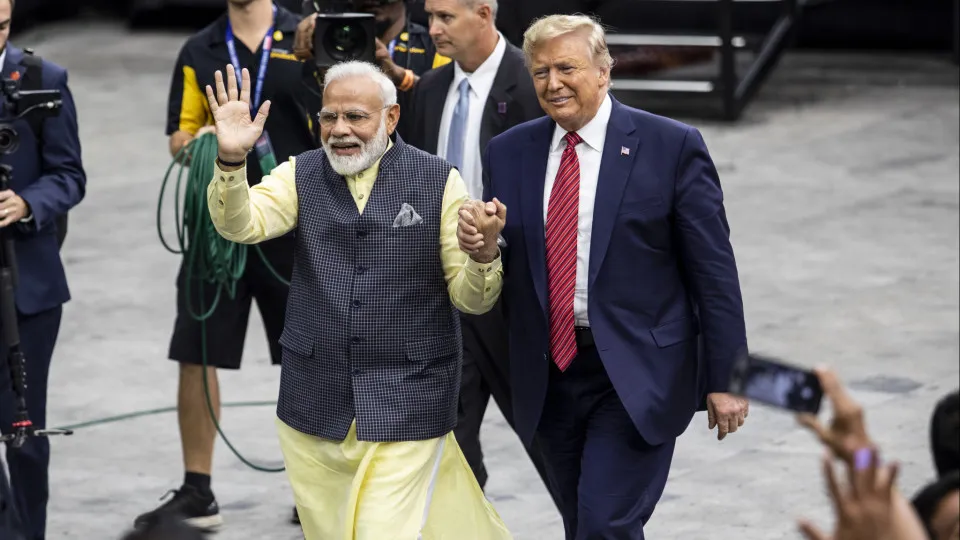 Trump anuncia acordo comercial entre EUA e Índia, que vai parar de comprar petróleo da Rússia - img