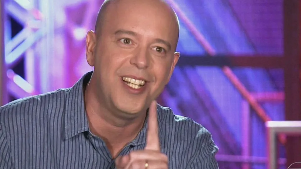 Alex Escobar precisará fazer cirurgia nas cordas vocais e é afastado da Globo - img