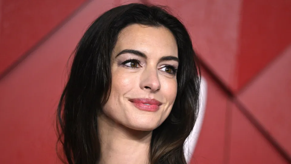 Anne Hathaway revela truque para parecer 'mais acordada' no Oscar - img