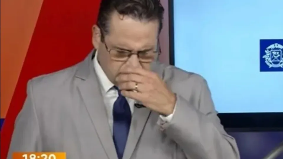 Apresentador do Cidade Alerta passa mal ao vivo e deixa programa; vídeo - img