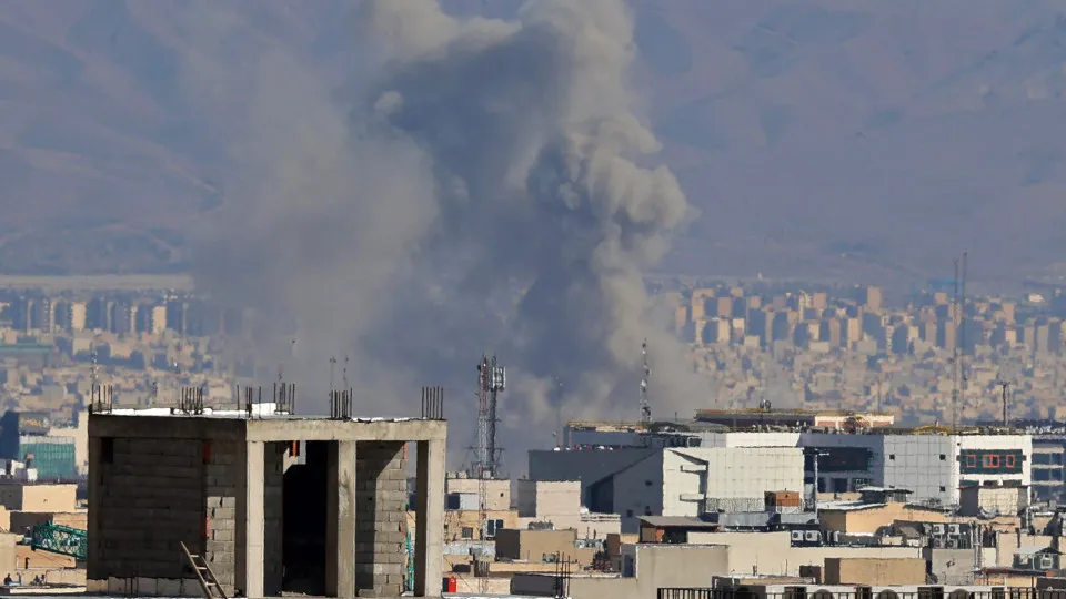 Israel ignora cessar-fogo e ataca Líbano, e bombardeios matam quase 300, diz Beirute - img