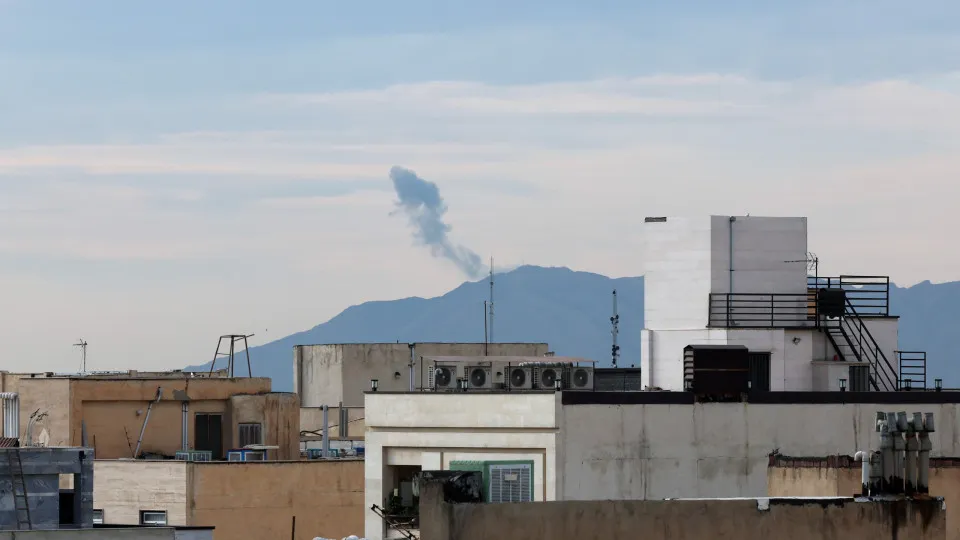 Israel atacou centros de comando móveis e fábricas de armas em Teerã - img