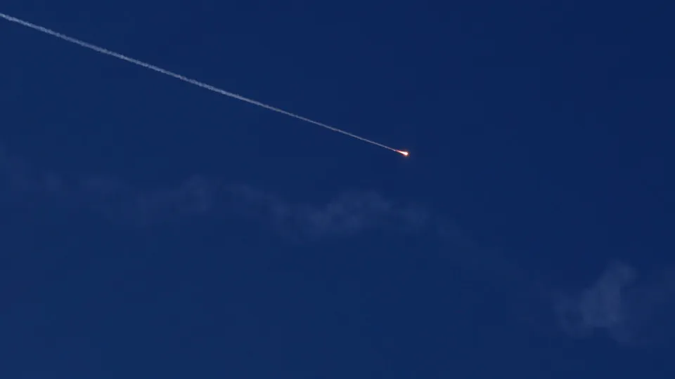 Israel bombardeia Teerã no oitavo dia da guerra - img
