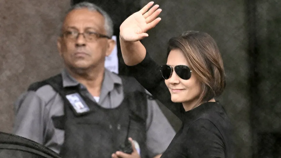 Moraes autoriza Michelle como acompanhante de Bolsonaro e determina segurança 24h no hospital - img