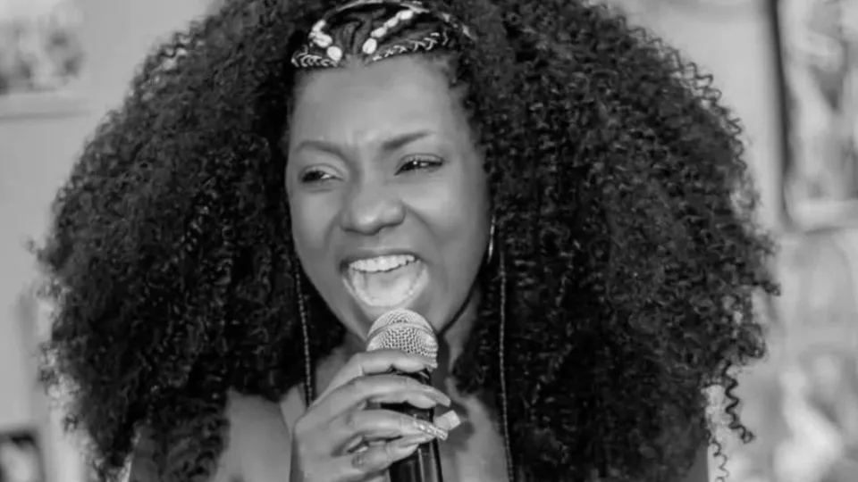 Morre a sambista Adriana Araújo, aos 49 anos - img