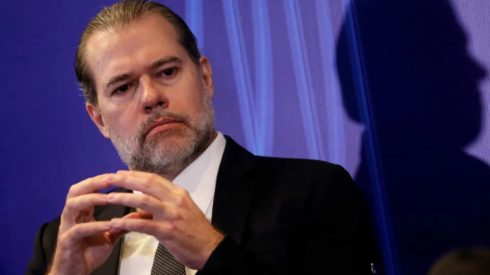 Senador obtém assinaturas para abrir CPI contra Moraes e Toffoli por caso Master - img