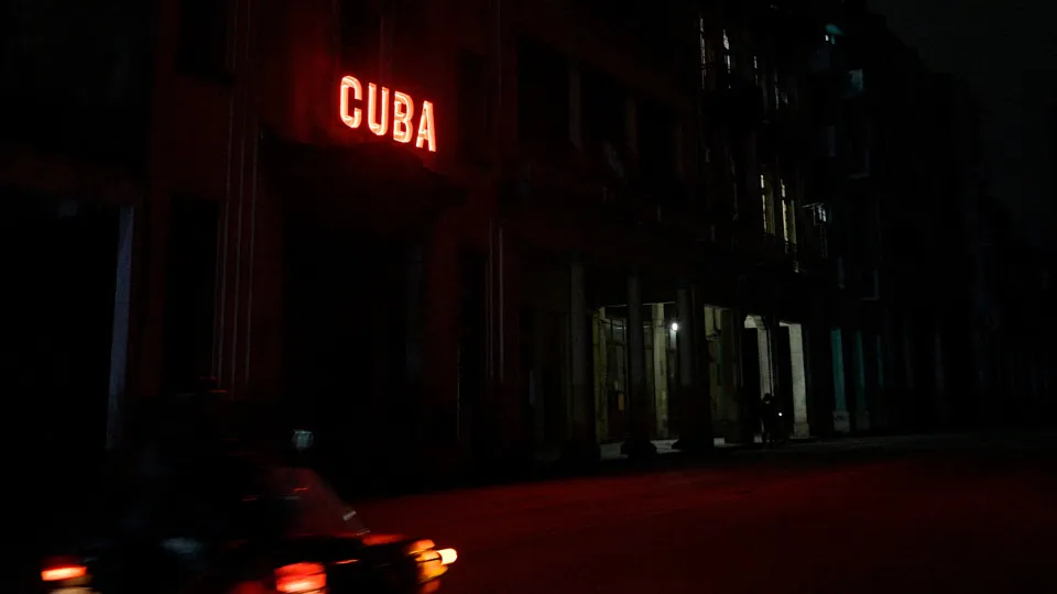 Sob bloqueio dos EUA, Cuba sofre falha total da rede elétrica e fica no escuro - img