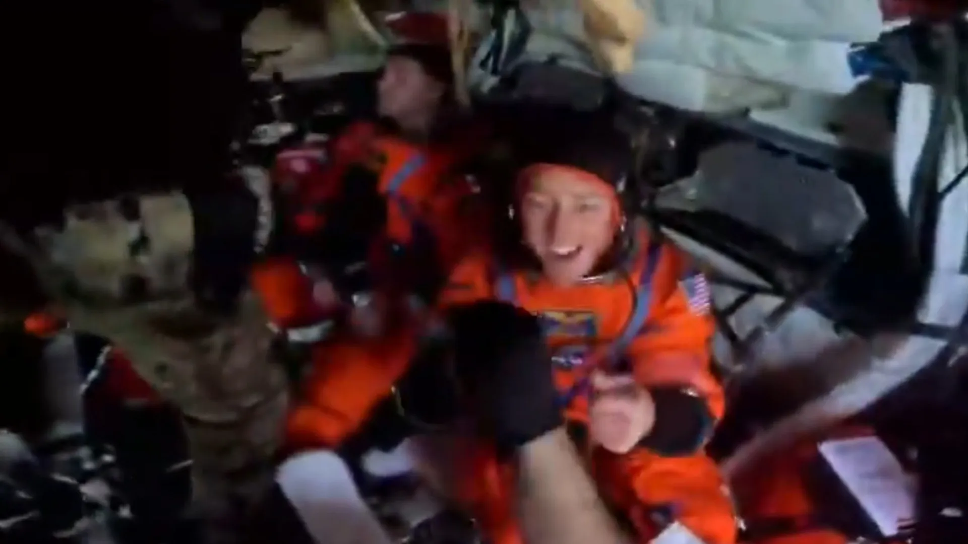 Astronauta revela vídeo do momento em que cápsula é aberta no Pacífico - img