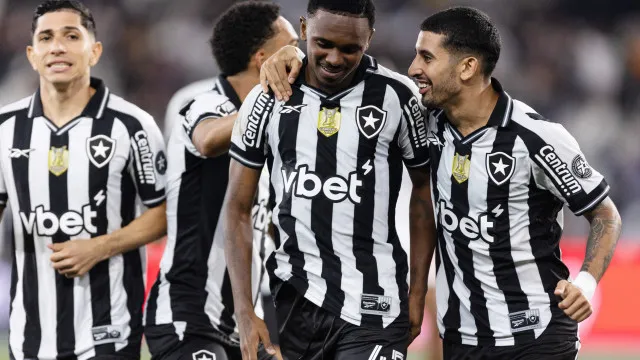 Botafogo deixa de lado a saída de Textor e foca no Internacional pelo Brasileirão - img