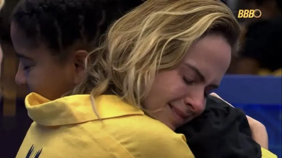 Brothers se emocionam com recados de artistas no BBB 26 - img