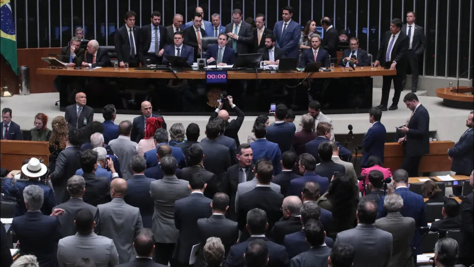 Comissão aprova relatório, e PEC da escala 6x1 avança na Câmara - img