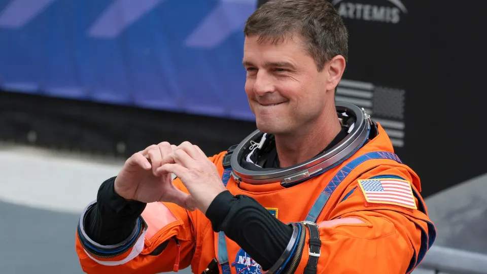 Conheça o astronauta da Artemis II que cria as filhas sozinho: 'elas são tudo para mim' - img