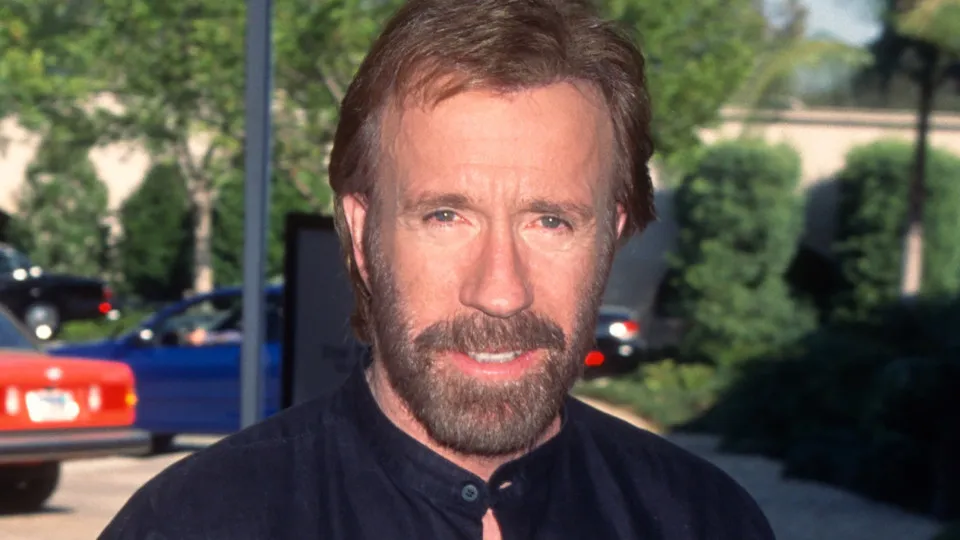 Família de Chuck Norris alerta para fake news sobre morte do ator - img