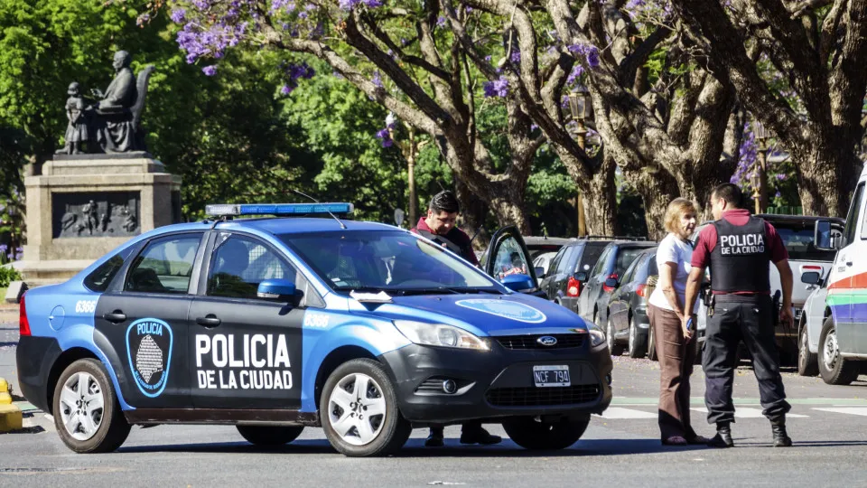 Homem é preso por manter filho de 11 anos trancado em jaula - img