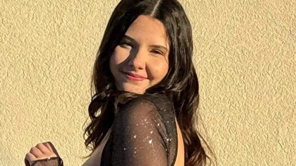 Jovem morre ao cair de carro durante “brincadeira” em rodovia nos EUA - img