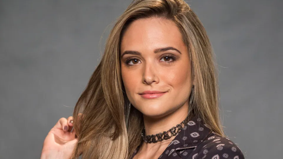 Juliana Paiva anuncia noivado com Danilo Partezani - img