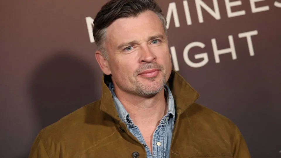 Longe de Hollywood, Tom Welling, de 'Smallville', cria cavalos em rancho nos EUA - img