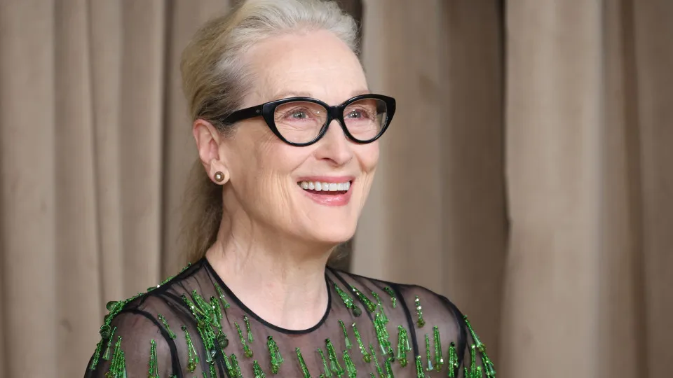 Meryl Streep se emociona ao rever atriz de 'A Escolha de Sofia' - img