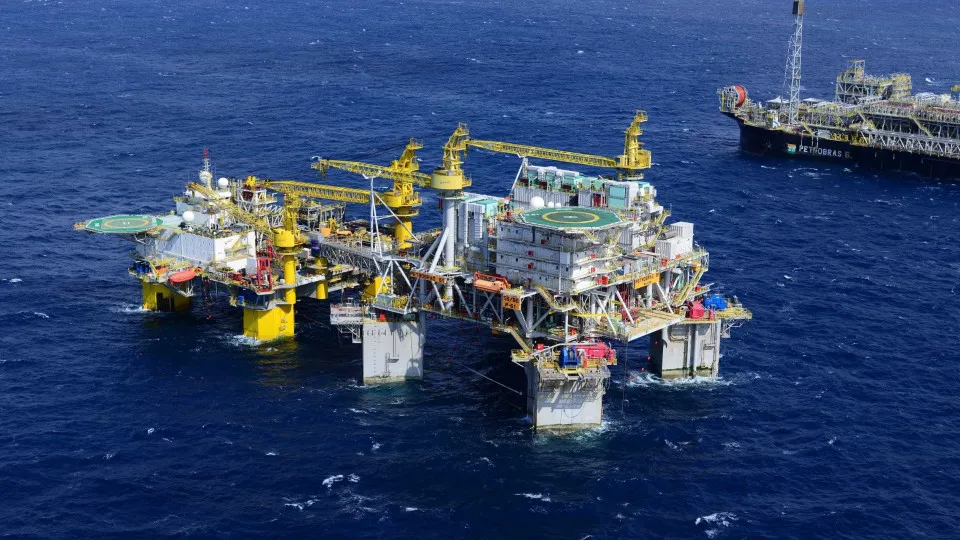 Petrobras faz nova descoberta no pré-sal da Bacia de Campos - img