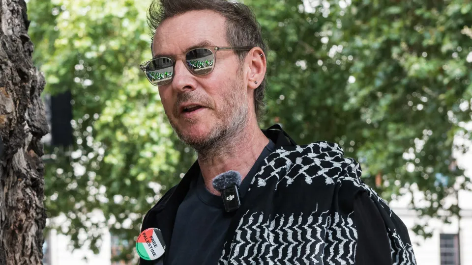 Robert Del Naja, do Massive Attack, é preso em protesto pró-Palestina em Londres - img