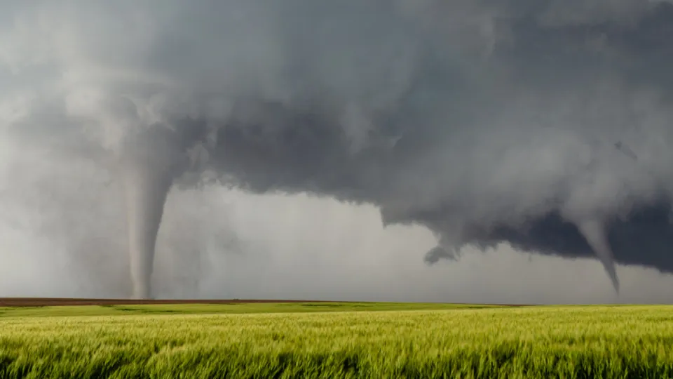 Tornados atingem Texas e deixam dois mortos, feridos e rastro de destruição - img
