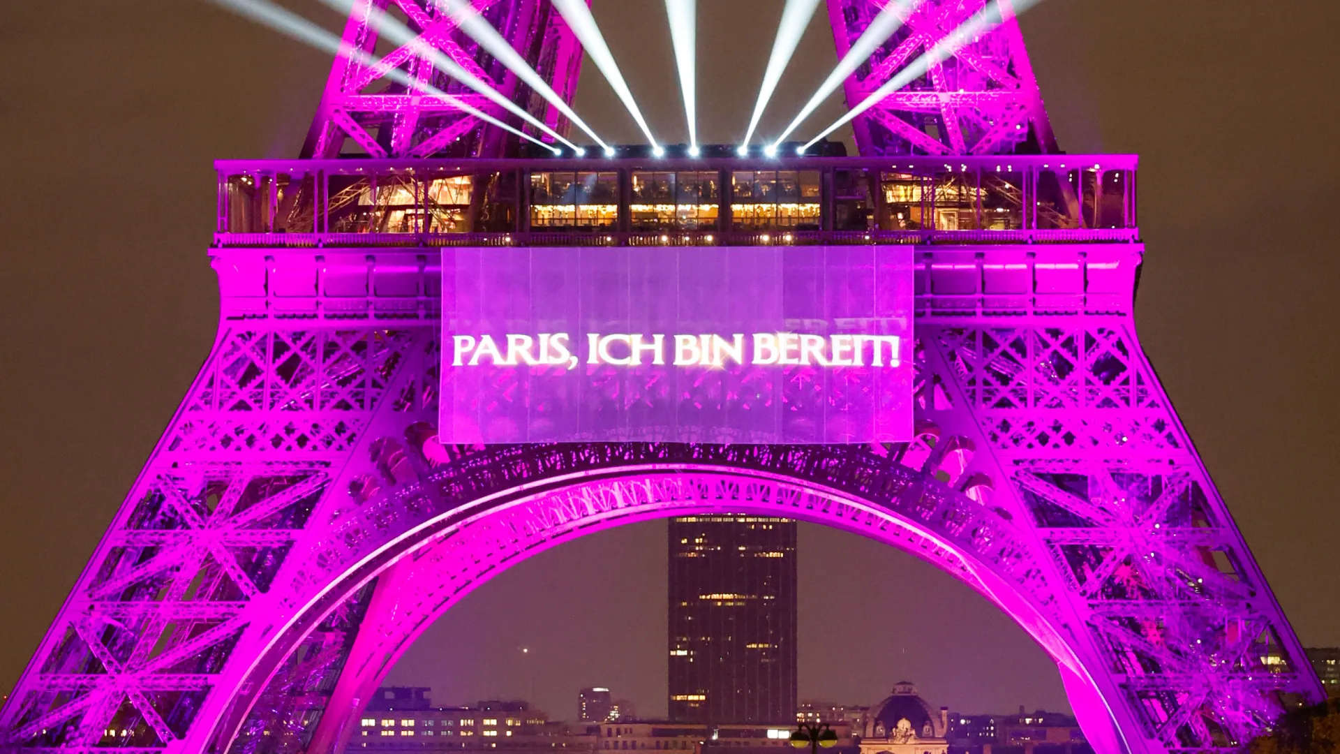 Torre Eiffel homenageia retorno de Céline Dion com show de luzes - img