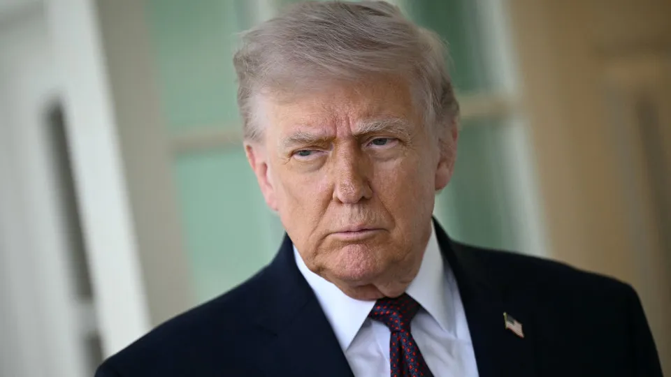 EUA analisam proposta para reabertura do estreito de Hormuz, e Trump diz que Irã está 'em colapso' - img