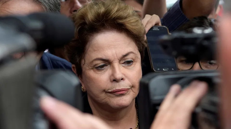 Ustra, cusparada, gângster e Tiririca: relembre 10 marcos da sessão do impeachment de Dilma - img