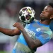 Vini Jr. marca, Real vence o Espanyol e adia título do Barcelona em La Liga
